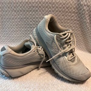 Brooks Ghost 12 Size 9.5